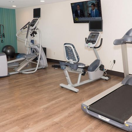 Holiday Inn Express Hotel & Suites Madison By Ihg Exteriör bild
