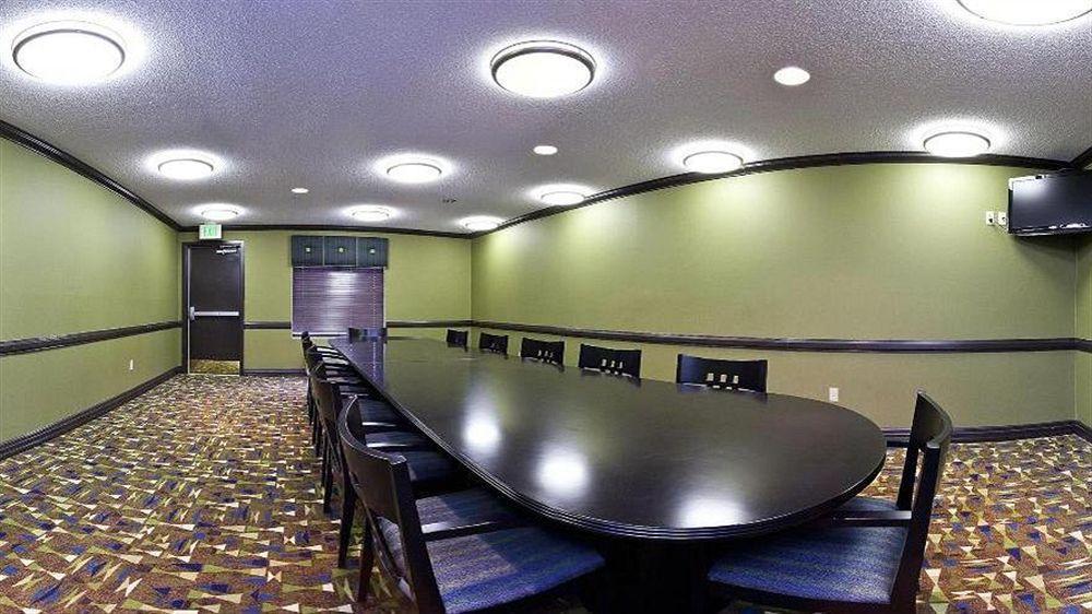 Holiday Inn Express Hotel & Suites Madison By Ihg Exteriör bild
