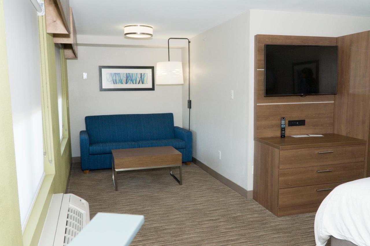 Holiday Inn Express Hotel & Suites Madison By Ihg Exteriör bild