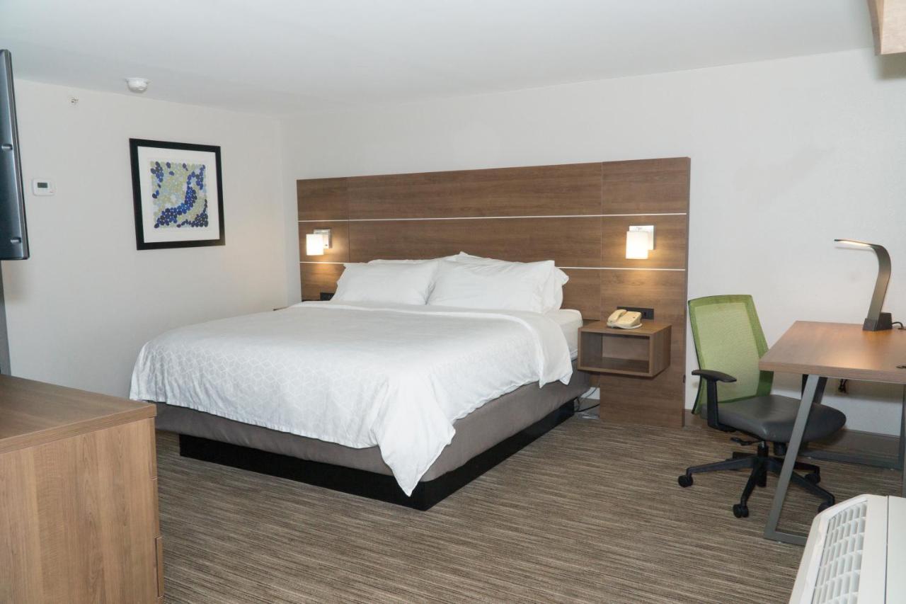 Holiday Inn Express Hotel & Suites Madison By Ihg Exteriör bild