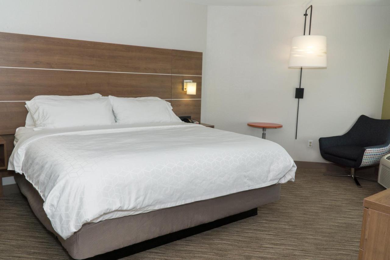 Holiday Inn Express Hotel & Suites Madison By Ihg Exteriör bild
