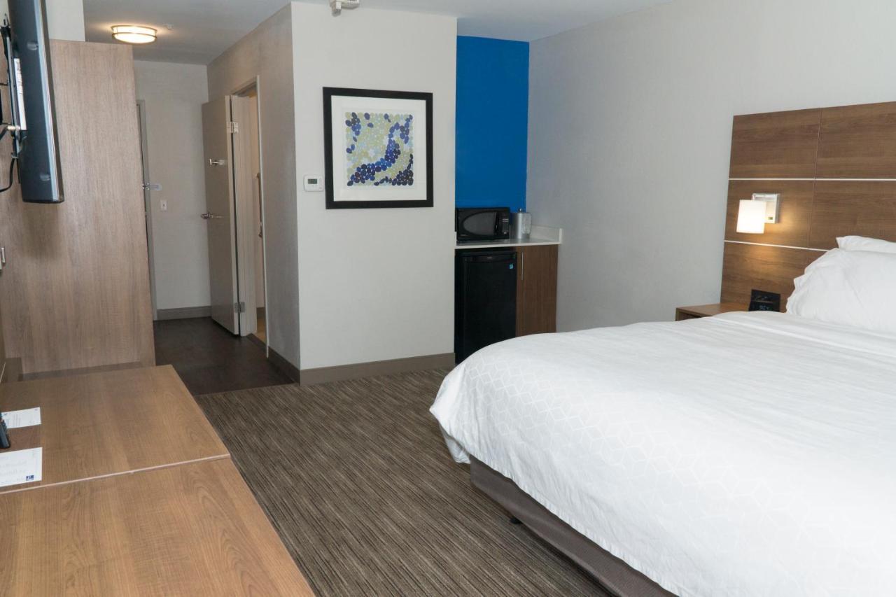 Holiday Inn Express Hotel & Suites Madison By Ihg Exteriör bild