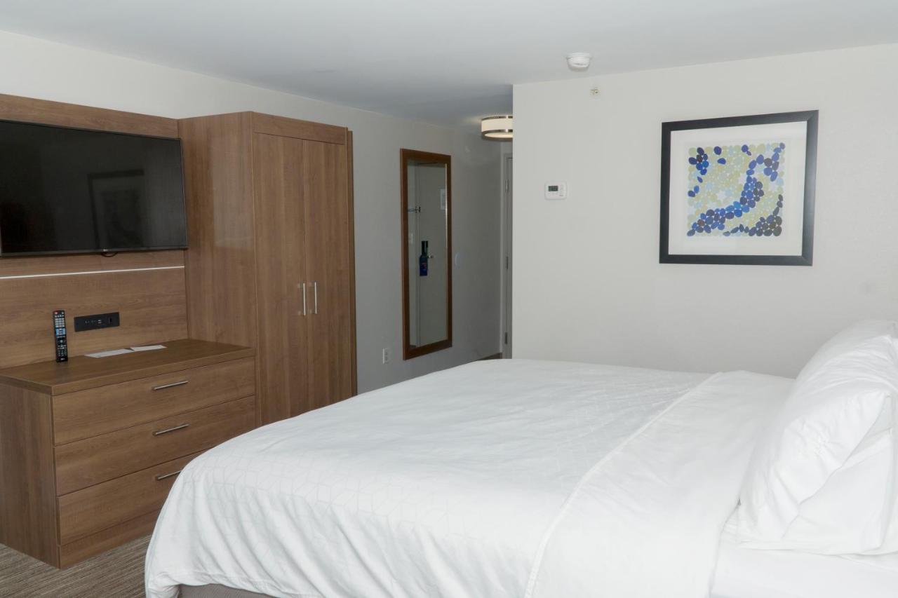 Holiday Inn Express Hotel & Suites Madison By Ihg Exteriör bild