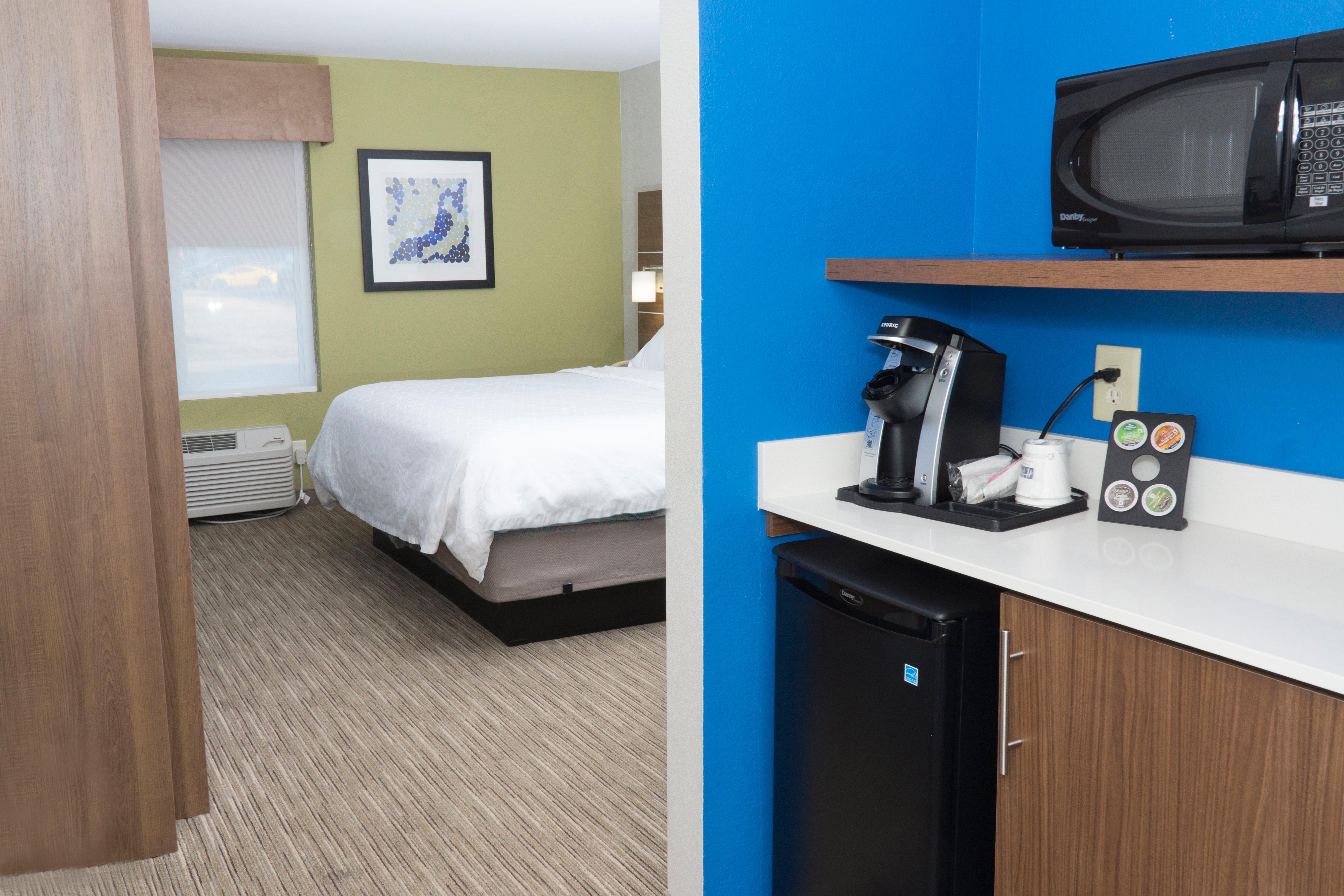 Holiday Inn Express Hotel & Suites Madison By Ihg Exteriör bild