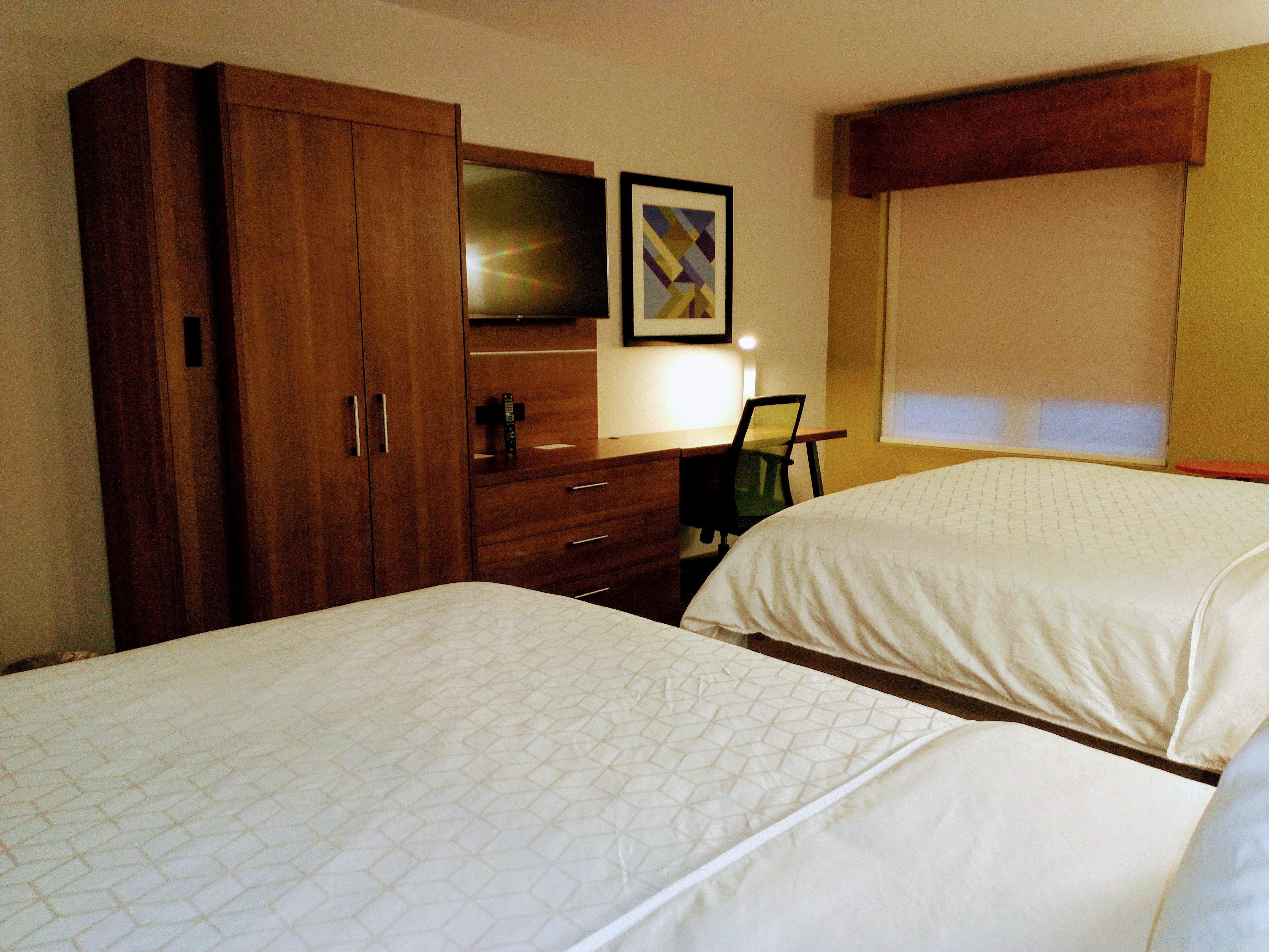 Holiday Inn Express Hotel & Suites Madison By Ihg Exteriör bild