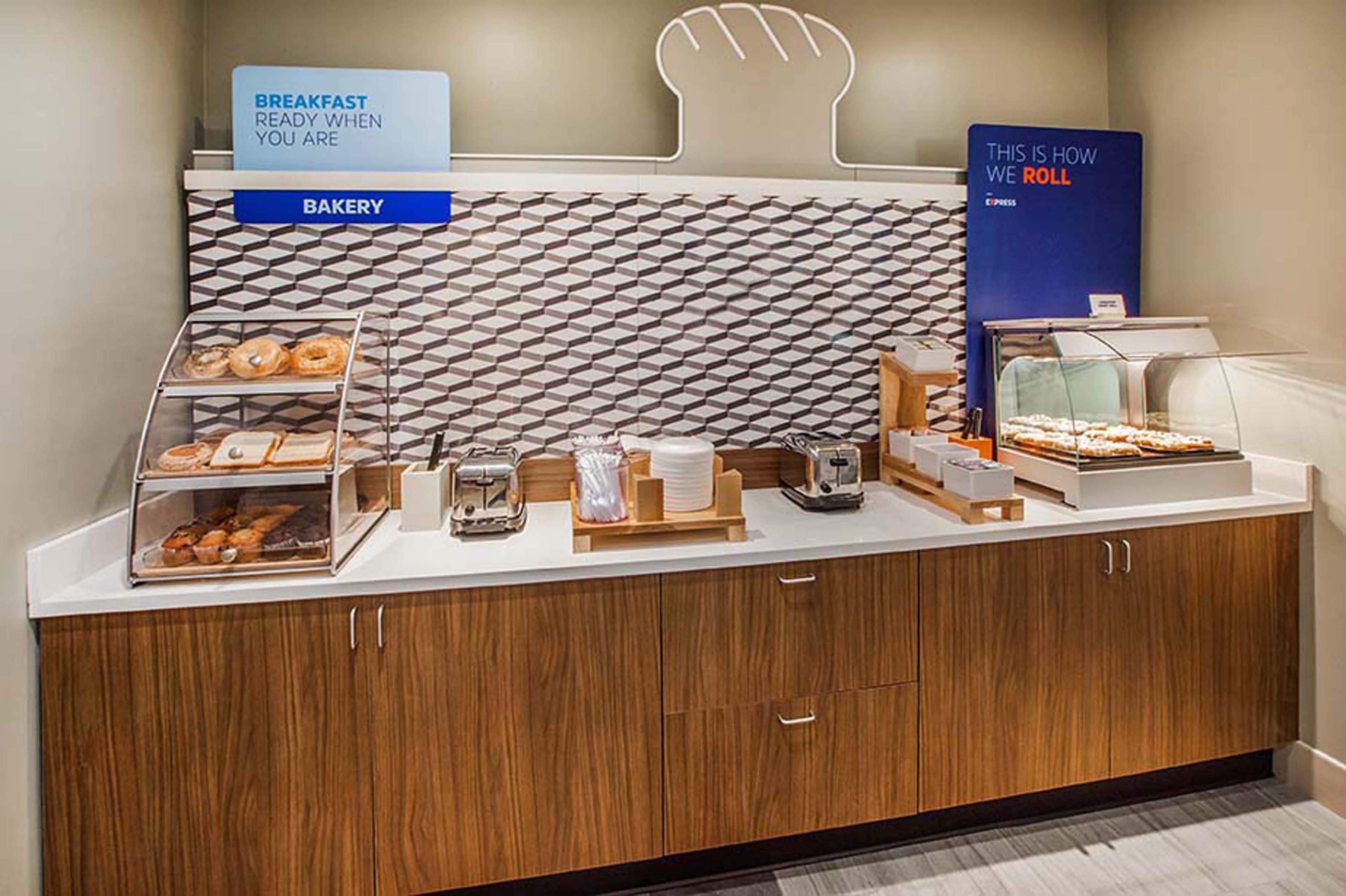 Holiday Inn Express Hotel & Suites Madison By Ihg Exteriör bild