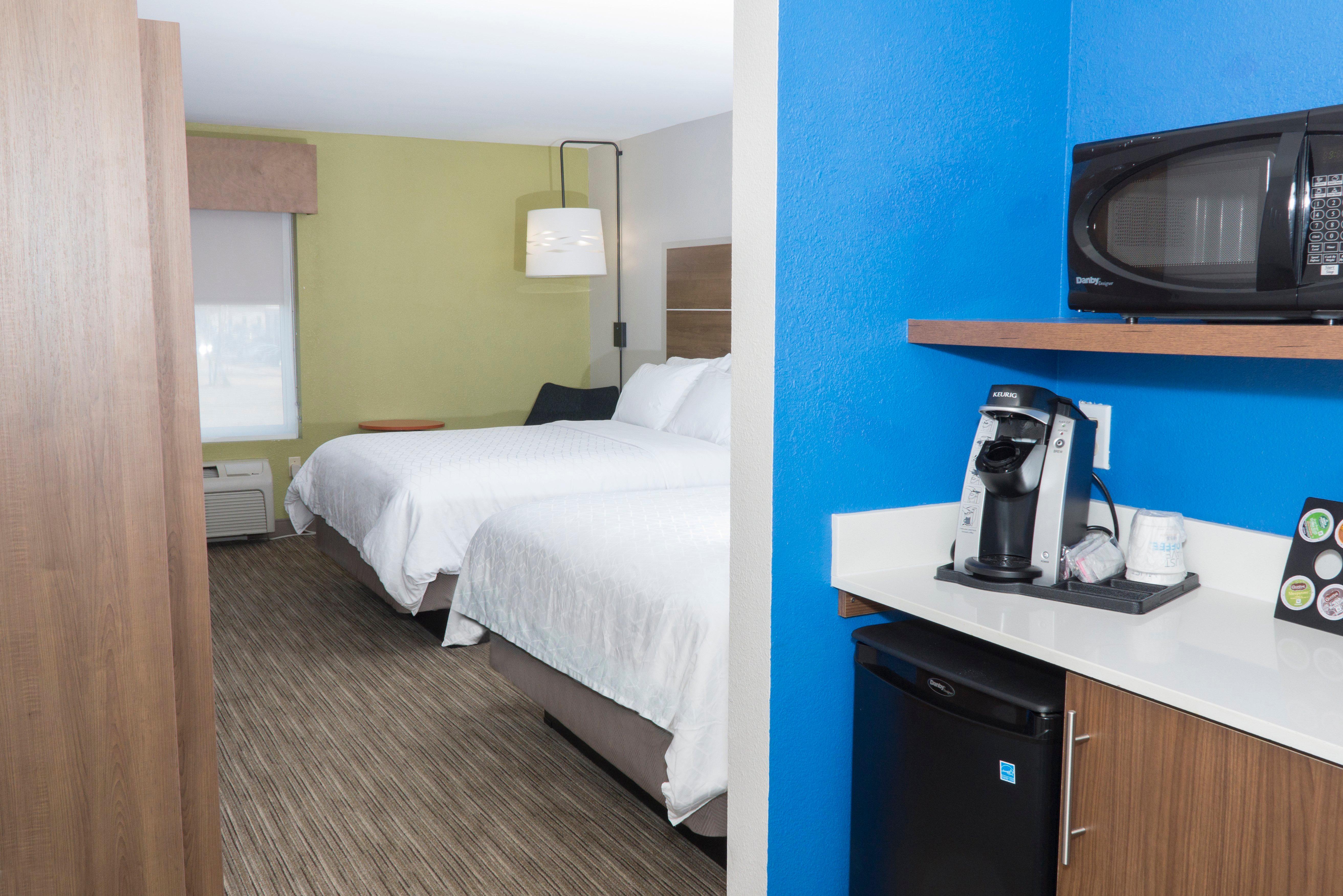 Holiday Inn Express Hotel & Suites Madison By Ihg Exteriör bild