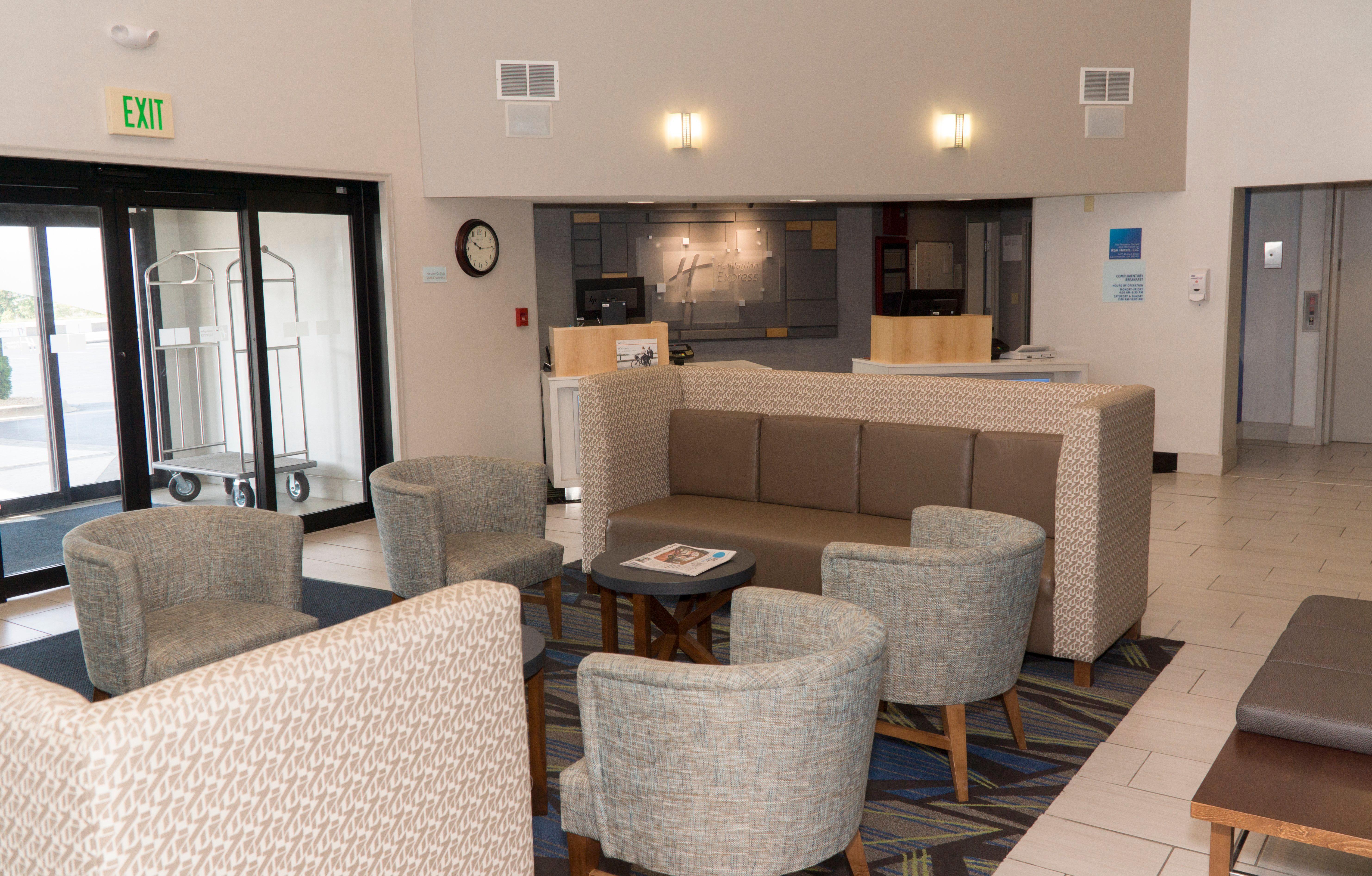 Holiday Inn Express Hotel & Suites Madison By Ihg Exteriör bild