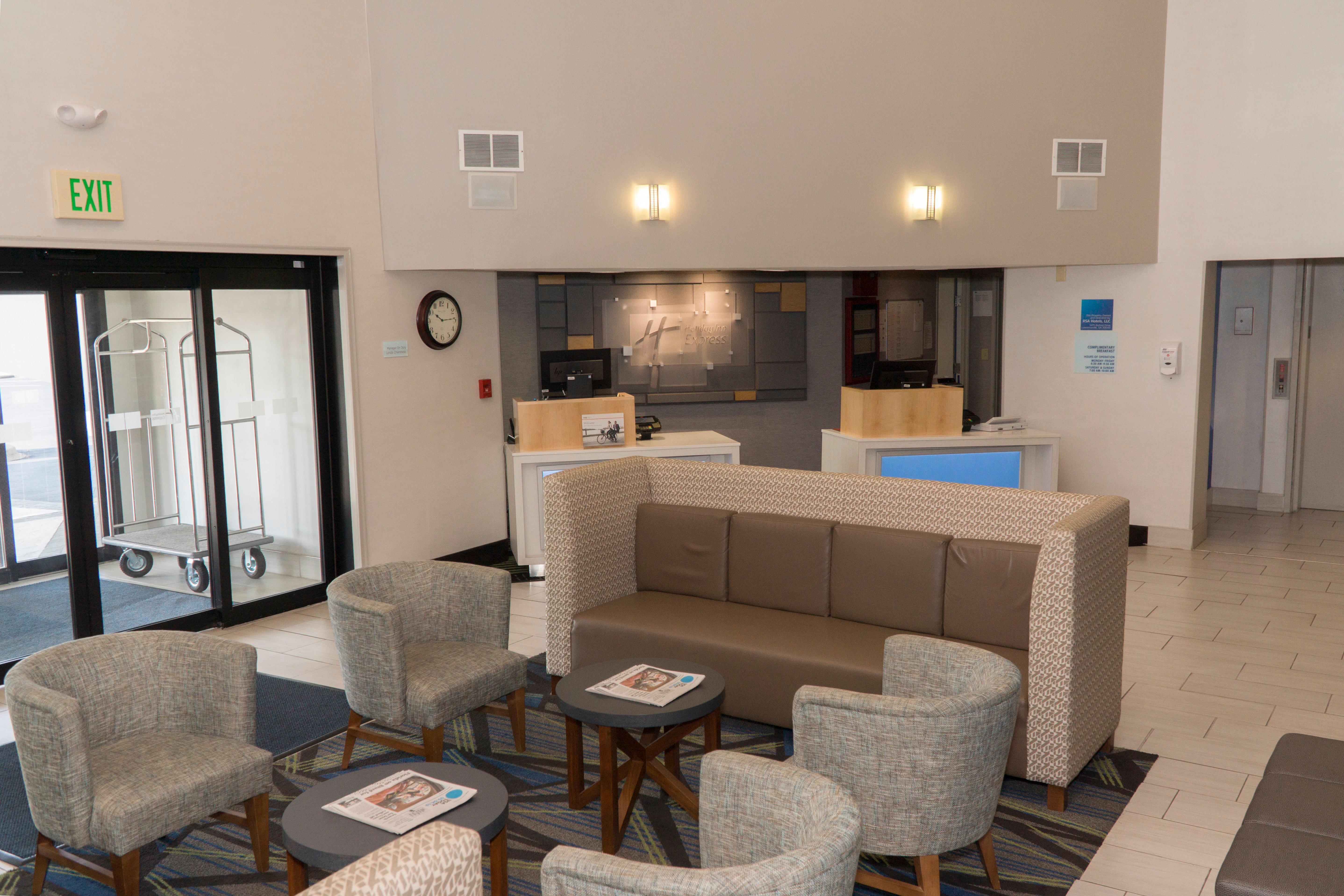 Holiday Inn Express Hotel & Suites Madison By Ihg Exteriör bild