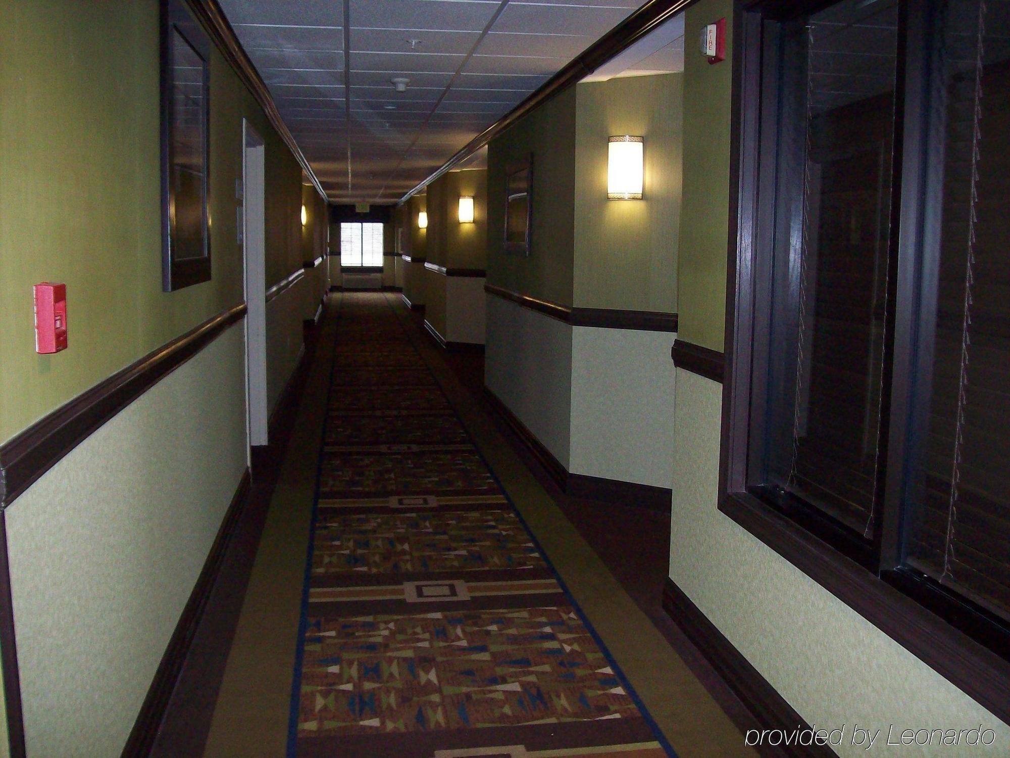 Holiday Inn Express Hotel & Suites Madison By Ihg Exteriör bild