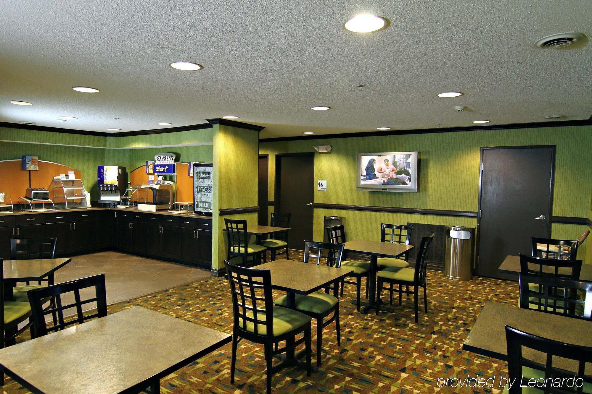 Holiday Inn Express Hotel & Suites Madison By Ihg Exteriör bild