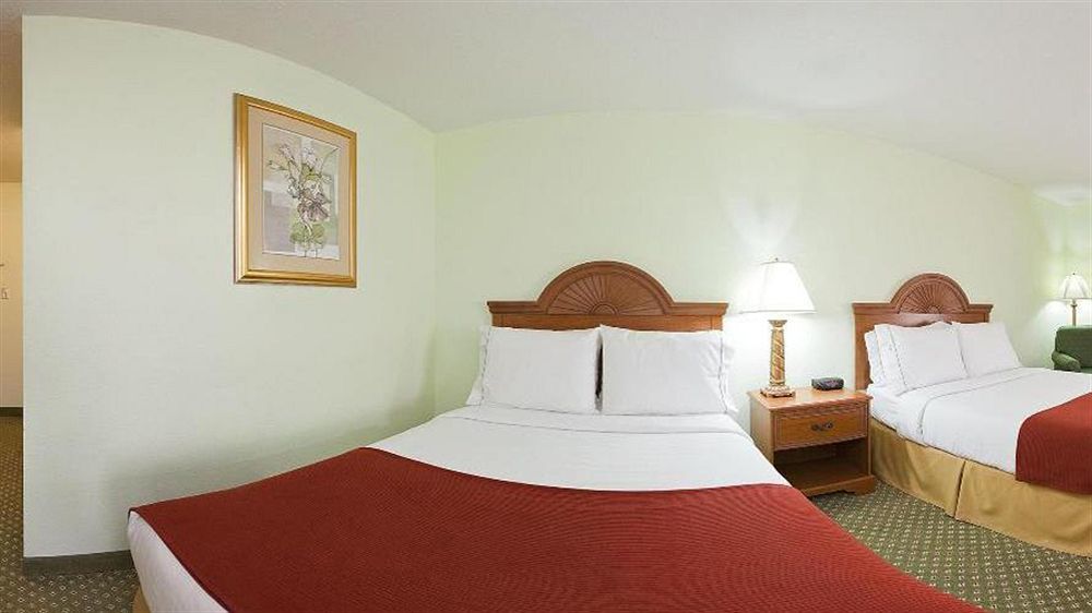 Holiday Inn Express Hotel & Suites Madison By Ihg Exteriör bild