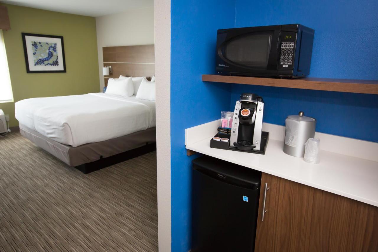 Holiday Inn Express Hotel & Suites Madison By Ihg Exteriör bild