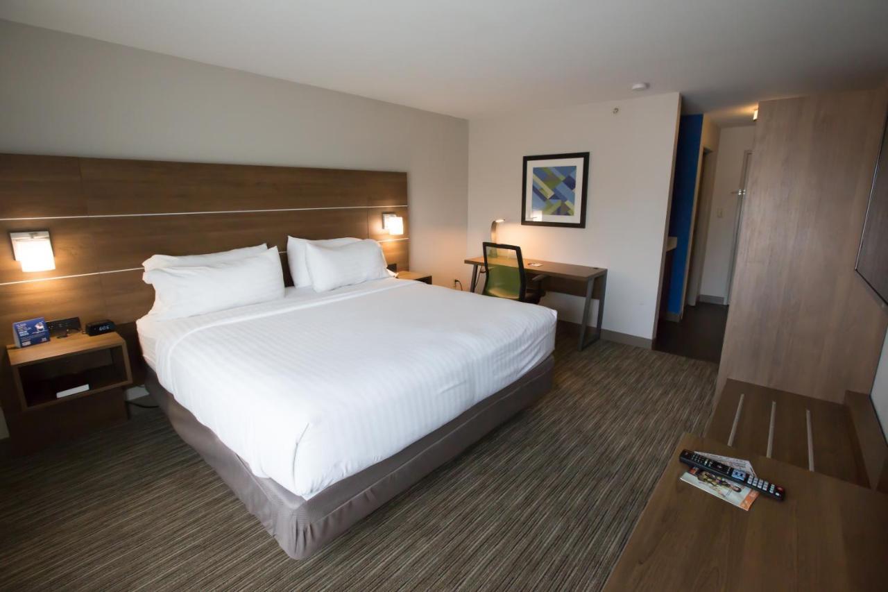 Holiday Inn Express Hotel & Suites Madison By Ihg Exteriör bild